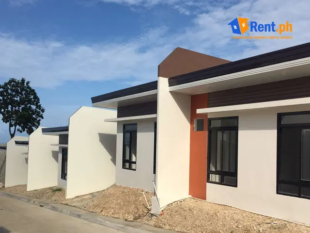 Affordable 1-Storey Duplex House and Lot for Rent - with Parking & Aircon! - Secondary Image