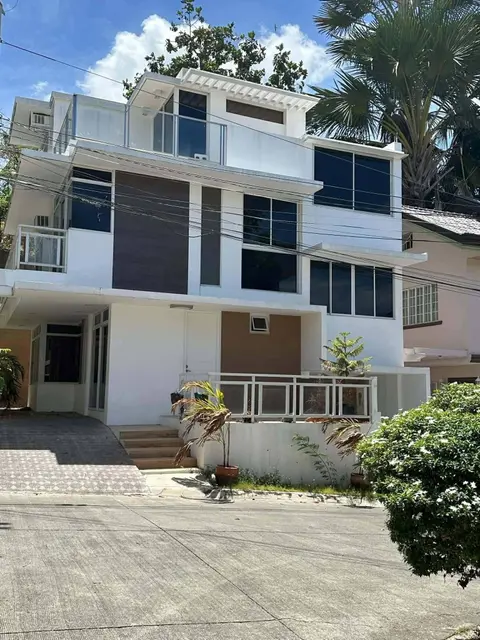 3-storey-house-and-lot-in-mahogany-groove-for-rent