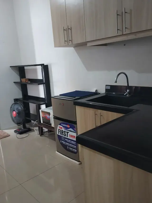 Affordable 1 bedroom unit with Balcony and parking - Secondary Image