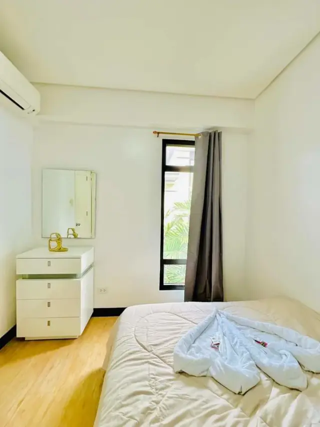 FULLY FURNISHED 1-BEDROOM INCLUDED CONDO DUES & PARKING AT THE COURTYARDS - Secondary Image