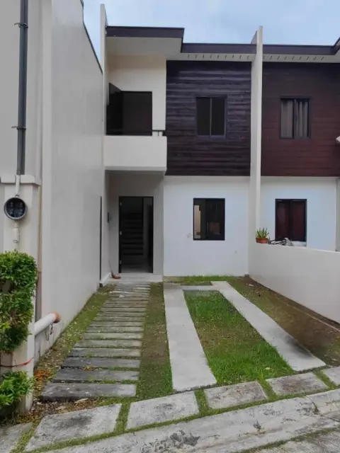 townhouse-available-for-rent-in-cebu-city-prime-location-near-capitol-and-fuente-circle-for-rent