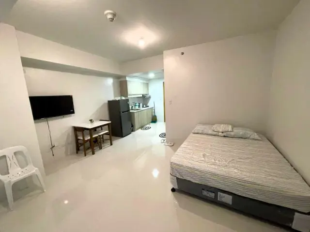 For Rent and Sale studio-type unit in Taft East Gate Near Ayala ang Cebu IT-Park - Secondary Image