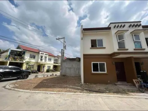 2-bedroom-townhouse-corner-in-bayswater-talisay-city-for-rent