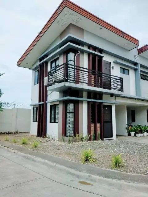 2-storey-duplex-house-and-lot-rfo-for-rent
