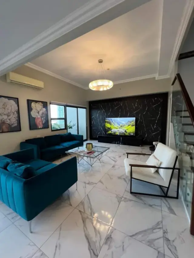 For Rent: Newly Renovated Luxury Bi-Level Corner Penthouse Unit at Avalon in Cebu Business Park - Secondary Image