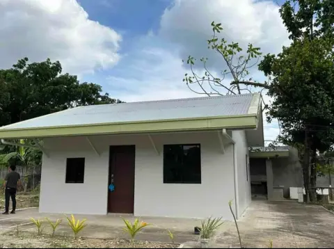 bungalow-house-2-bedrooms-1-cr-living-room-kitchen-2-guest-rooms-can-park-3-cars-for-rent