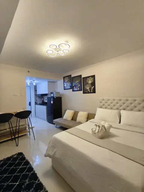 studio-unit-with-high-speed-internet-few-steps-from-sm-jmall-for-rent