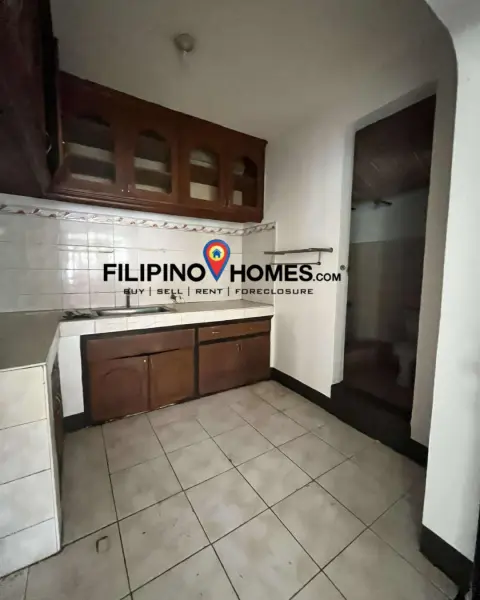house-in-lot-pili-down-town-center-for-rent