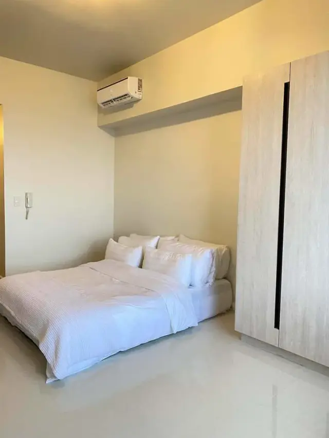 SEMI-FURNISHED STUDIO UNIT AT MANDANI BAY FOR RENT - Secondary Image