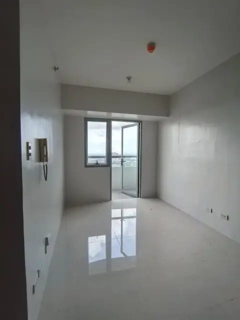 unfurnished-2-bedroom-with-balcony-for-rent-in-taft-east-gate-mabolo-cebu-for-rent