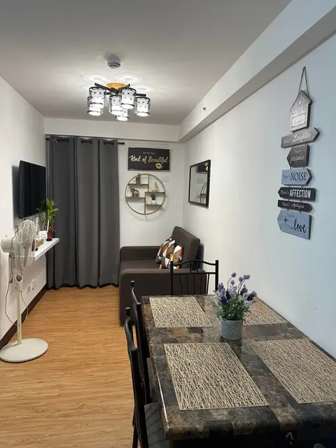 cozy-1-bedroom-arezzo-place-condominium-for-rent