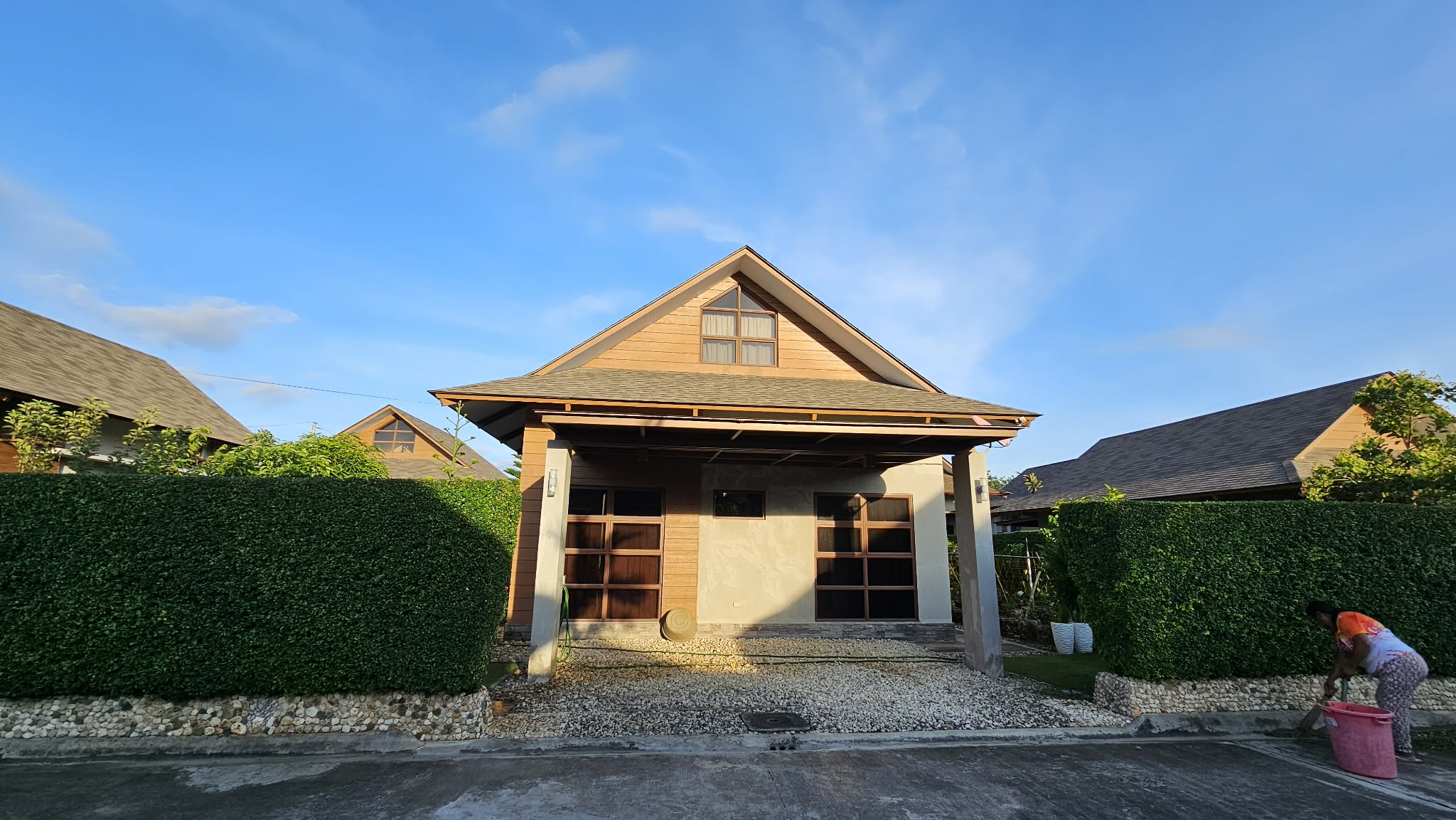 HOUSE AND LOT FOR RENT AT ADUNA BEACH VILLAS https://rent.ph/uploads/0000/121/2026/03/06/1.jpg