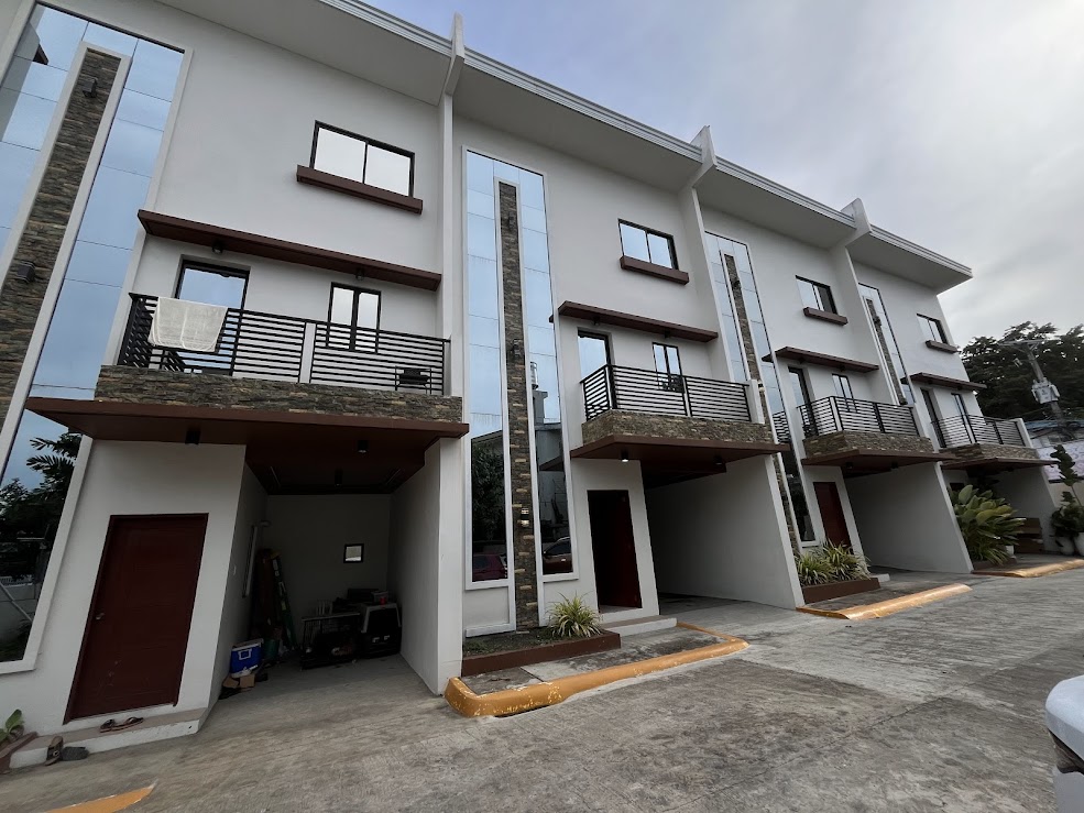 3 bedroom 3 Storey house  Semi furnished for Rent in Peace Valley Lahug Cebu City https://rent.ph/uploads/0000/230/2025/09/10/img-01611.jpg