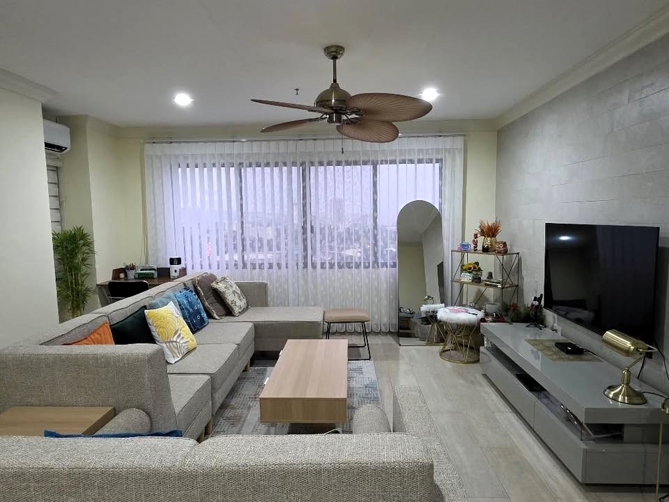 2 Bedroom Condor with 2 Comfort Room and a Parking Lot for Rent and Sale  Near Cebu IT Park https://rent.ph/uploads/0000/230/2025/10/14/552333261-10230467603862306-938004012760801858-n.jpg
