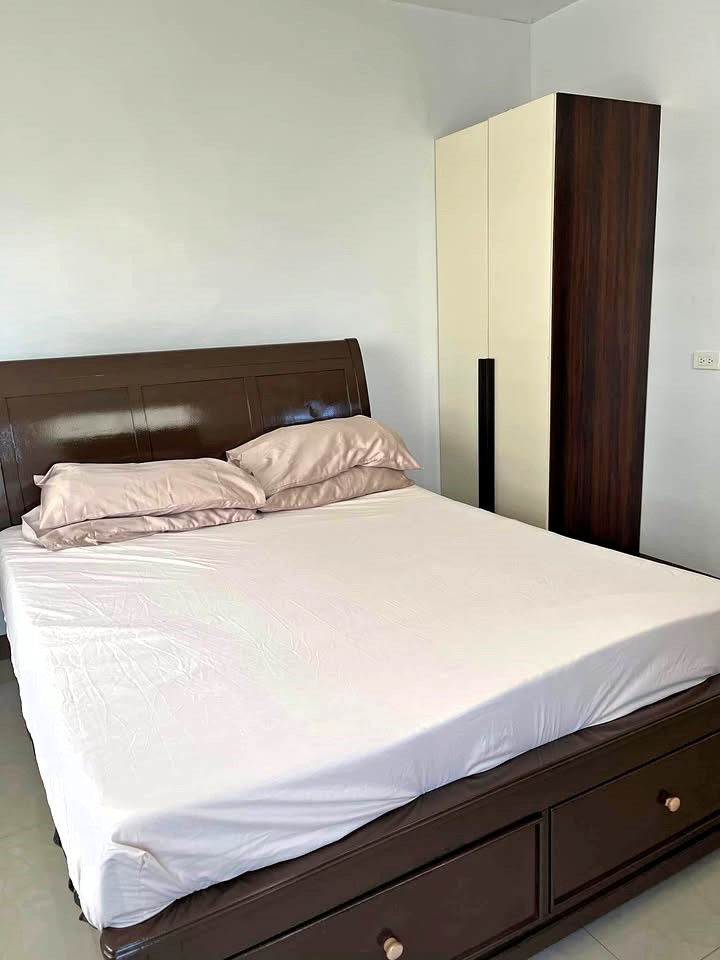 Fully Furnished Studio-type Condo with Balcony for rent in Lahug Cebu City Walking distance from Cebu IT Park https://rent.ph/uploads/0000/230/2025/10/24/550236227-1412083823193253-3853183549085846241-n1.jpg