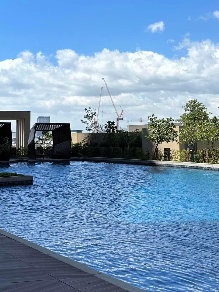 Fully furnished  Studio type Condo for rent in Mandani Bay  Suites Mandaue City https://rent.ph/uploads/0000/230/2025/12/11/482516986-620563270596750-5525078225192852619-n1.jpg