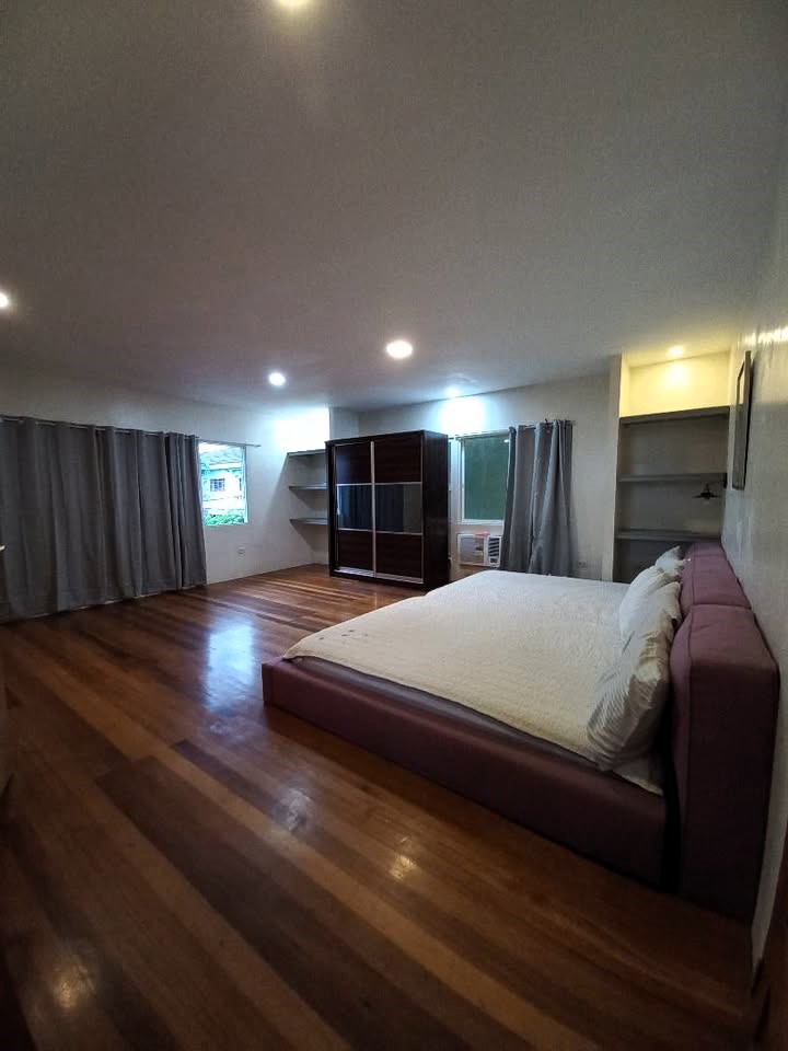 5 Bedroom with 3 car parking and Mini Garden for Rent in Banilad Cebu City https://rent.ph/uploads/0000/230/2025/12/11/592364161-10231035252493912-1546800741412930598-n1.jpg