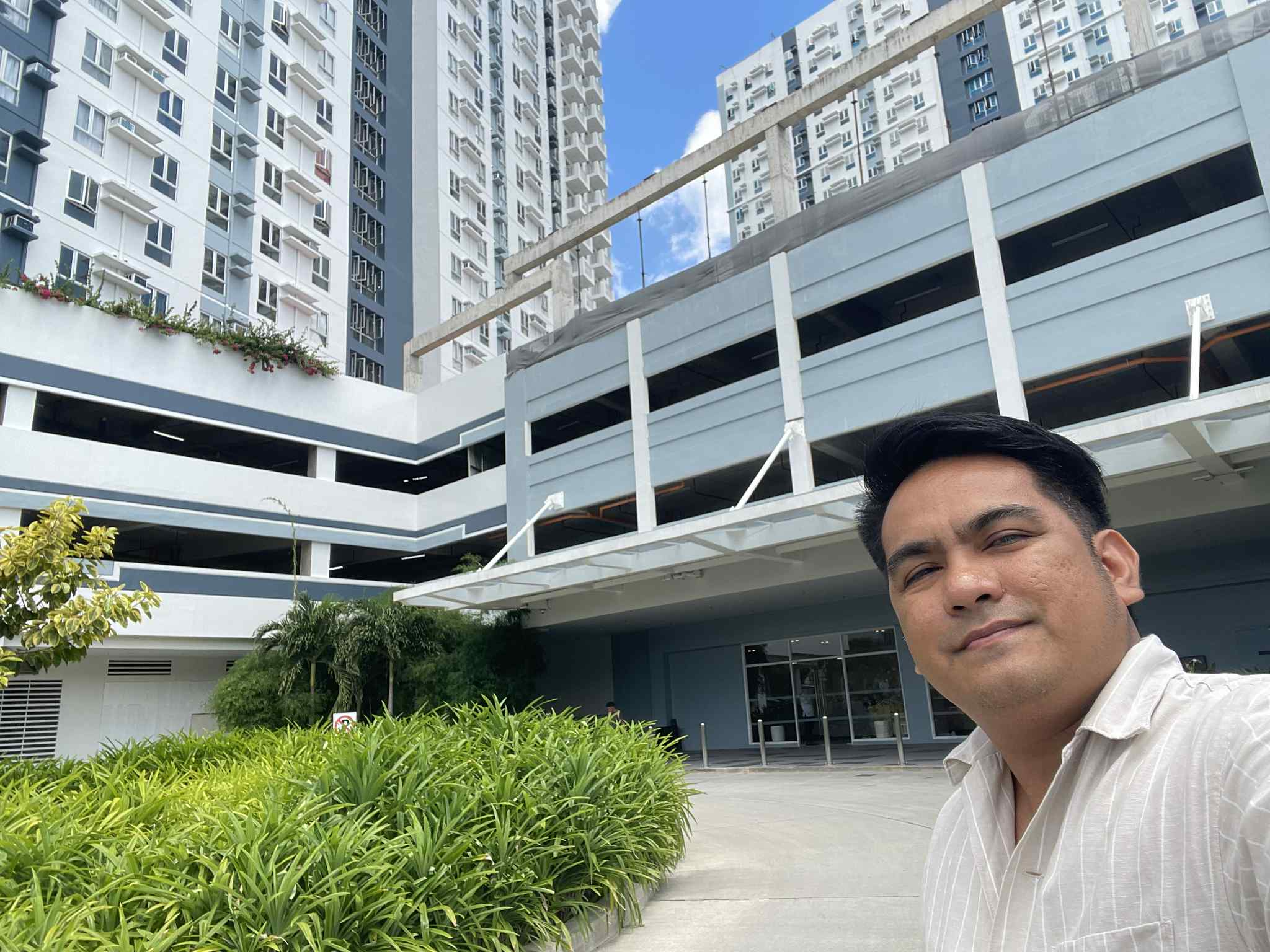 STUDIO unit with parking for RENT https://rent.ph/uploads/0000/488/2025/06/19/a6b38817-2bb6-4d46-b4e2-0aea1d675e48.jpeg