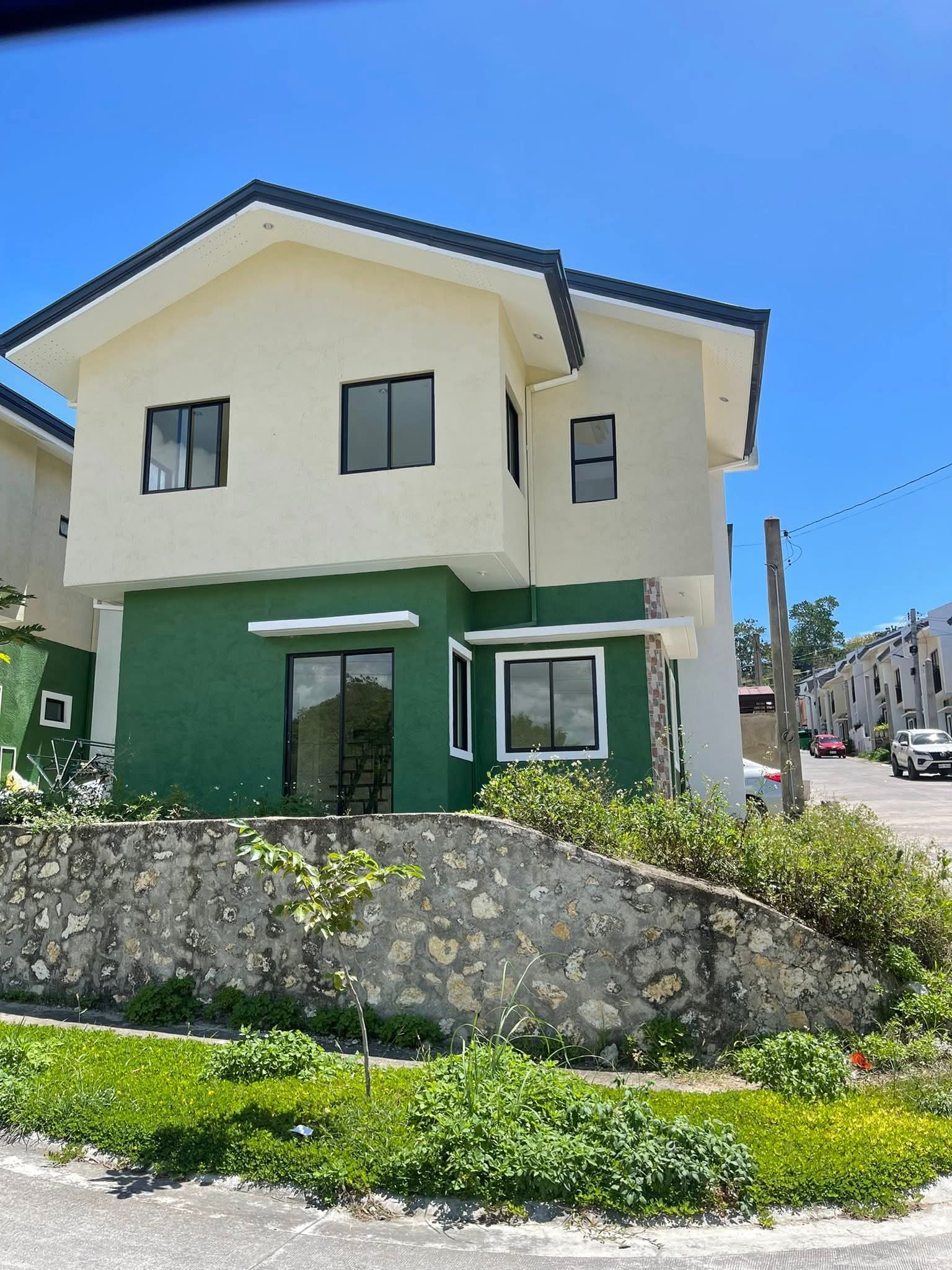 CORNER WITH MOUNTAIN VIEW 3BR HOUSE FOR RENT IN TOLO TOLO CONSOLACION https://rent.ph/uploads/0000/914/2026/01/03/1000269841.jpg