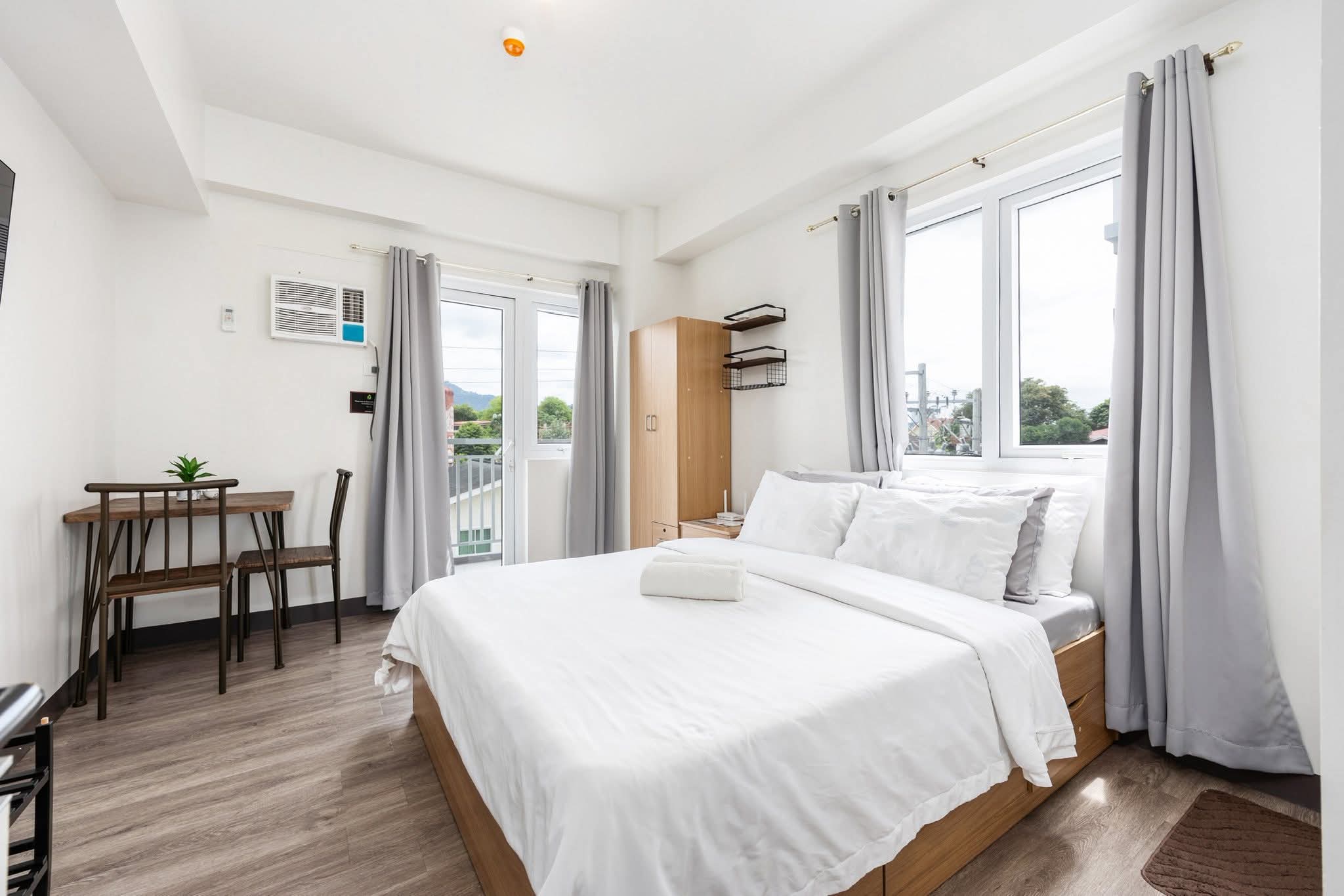 FURNISHED STUDIO WITH BALCONY IN SYMFONI BOSSA https://rent.ph/uploads/0000/914/2026/01/07/10002705811.jpg