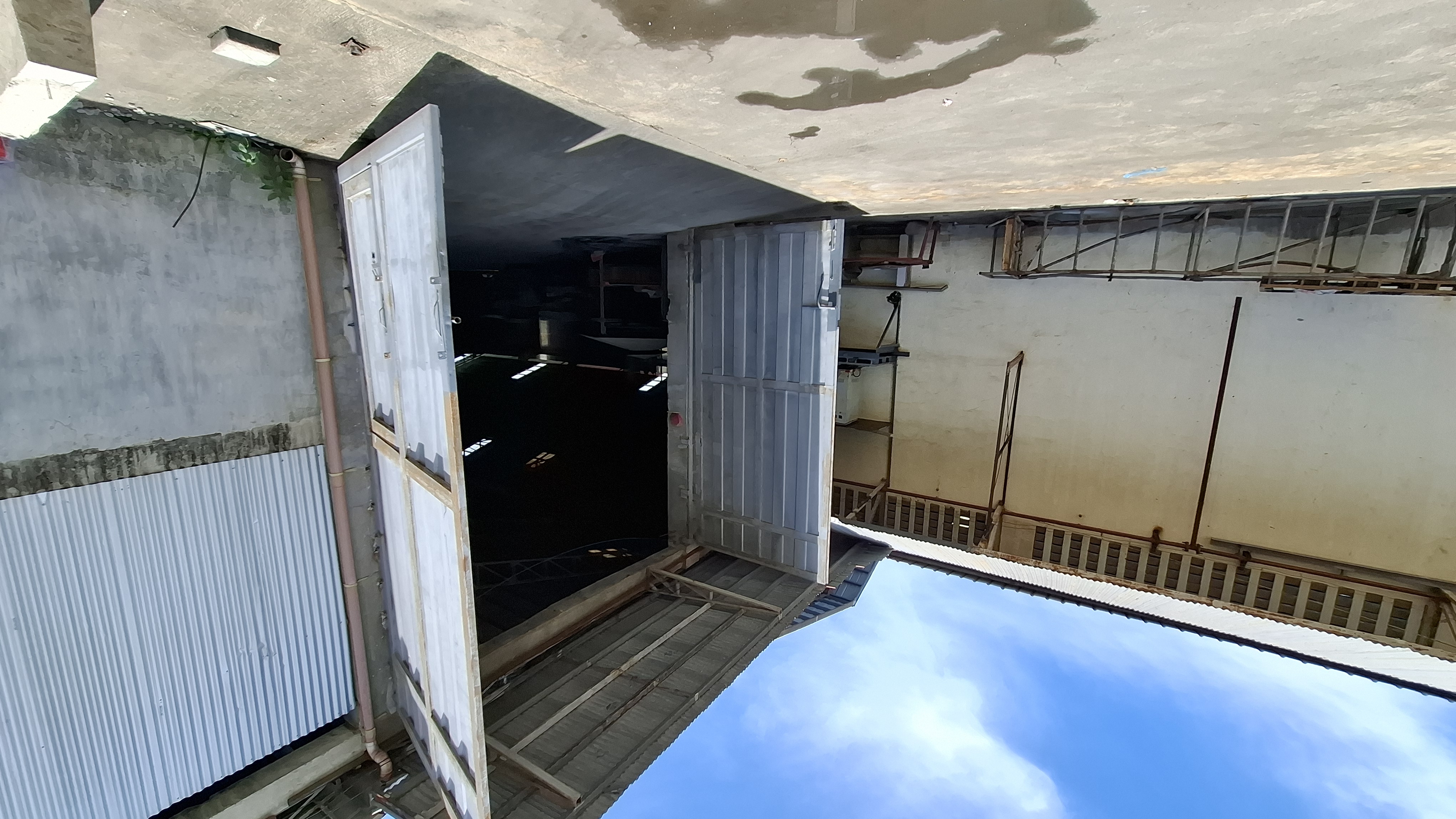 1,200sqm Warehouse w/Big Parking in Tablon, Cagayan de Oro City https://rent.ph/uploads/0012/12710/2025/11/08/1000013822.jpg