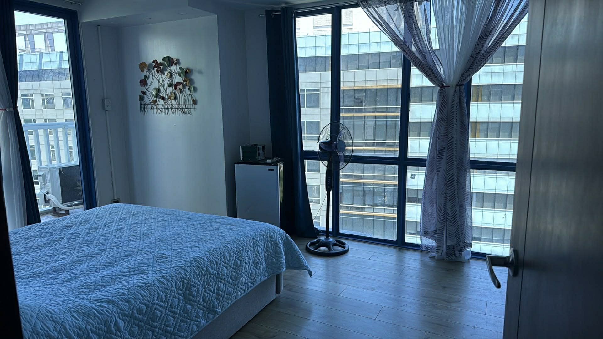 38 Park 1 bedroom with balcony https://rent.ph/uploads/0013/13072/2026/03/25/ebc2d9f36072cb09e96a68a17ca56b96.jpeg