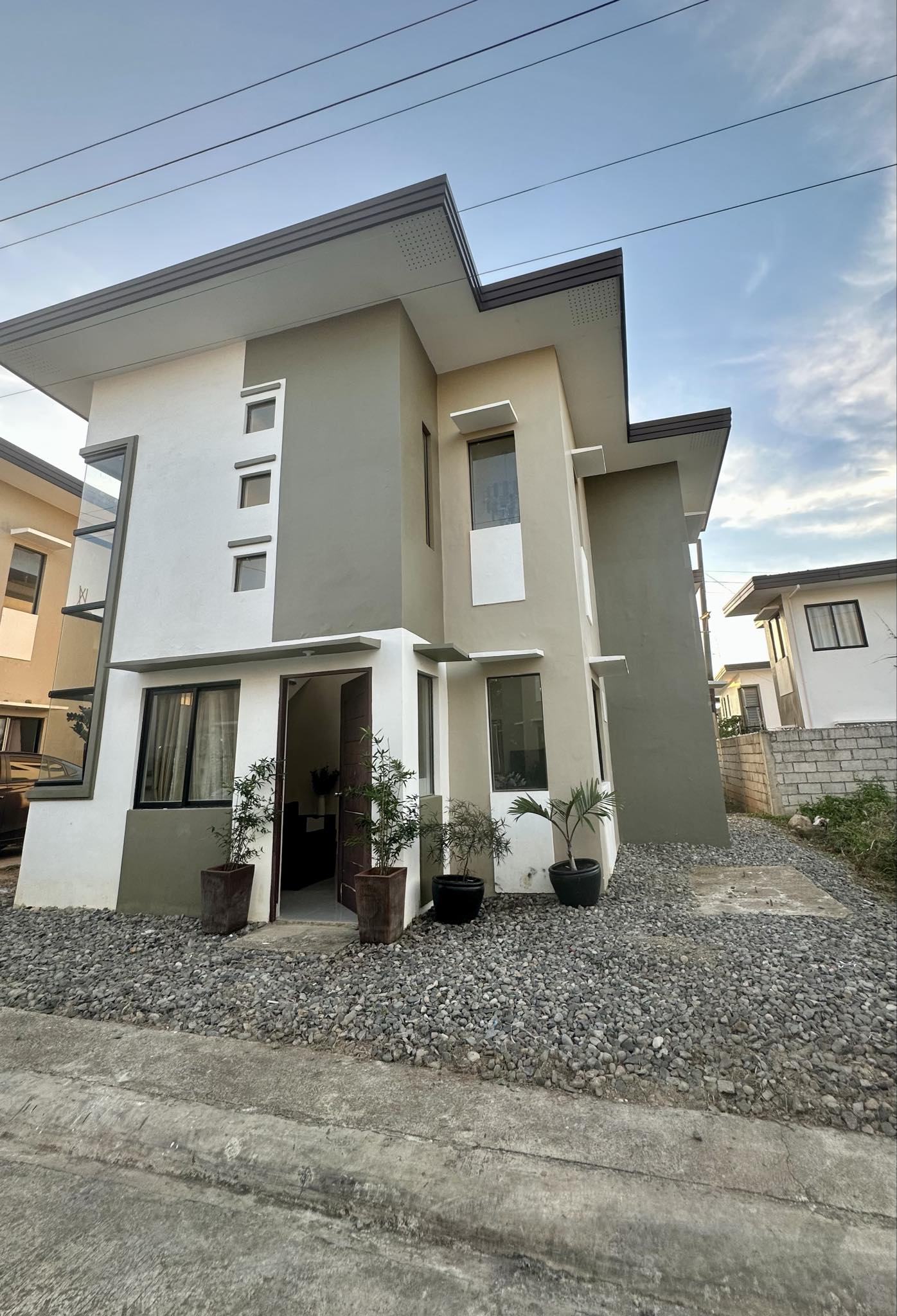 HOUSE AND LOT FOR RENT!! https://rent.ph/uploads/0013/13146/2025/06/17/bugana-rent-11.jpg