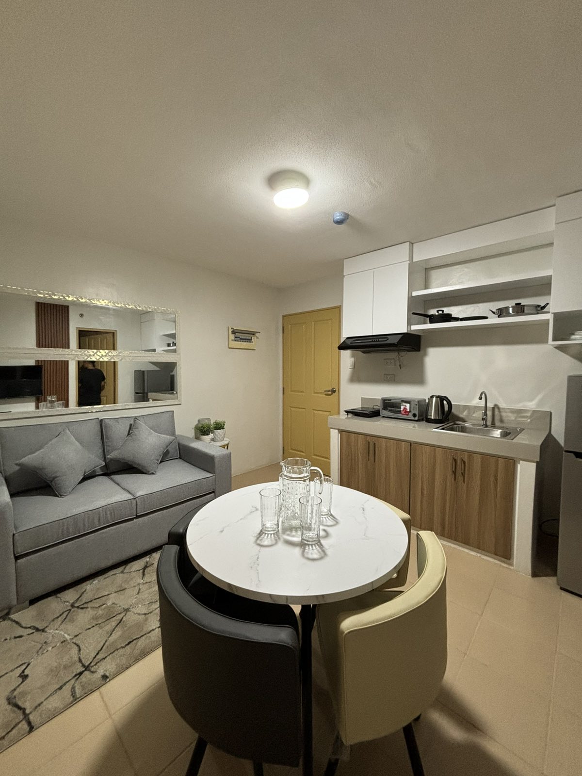 FOR RENT: 2-Bedroom Condo with Parking Space in One Spatial Iloilo City https://rent.ph/uploads/0013/13216/2025/10/17/img-80664d292de0b48642723c09abb031cb-v1.jpg