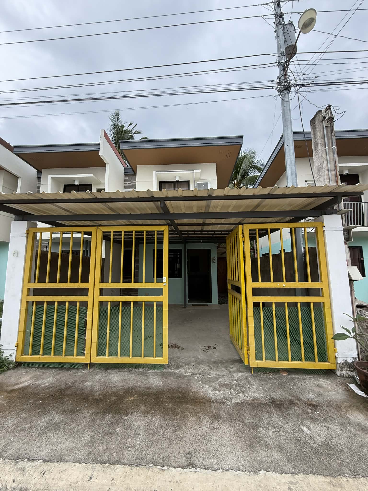 Townhouse Unit For Rent in Sibulan https://rent.ph/uploads/0013/13247/2026/03/21/6d33b3b0-b180-4508-9794-217f4eddd2e6.jpg
