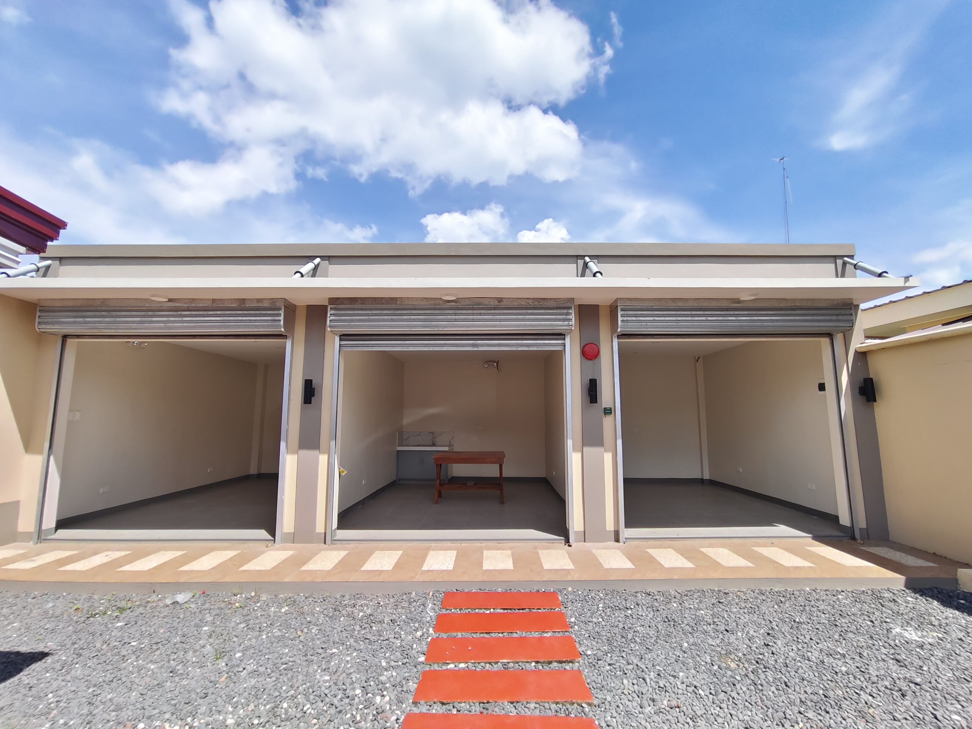 Commercial Spaces For Rent perfect for Business Owners https://rent.ph/uploads/0013/13297/2025/10/17/1000068056.jpg