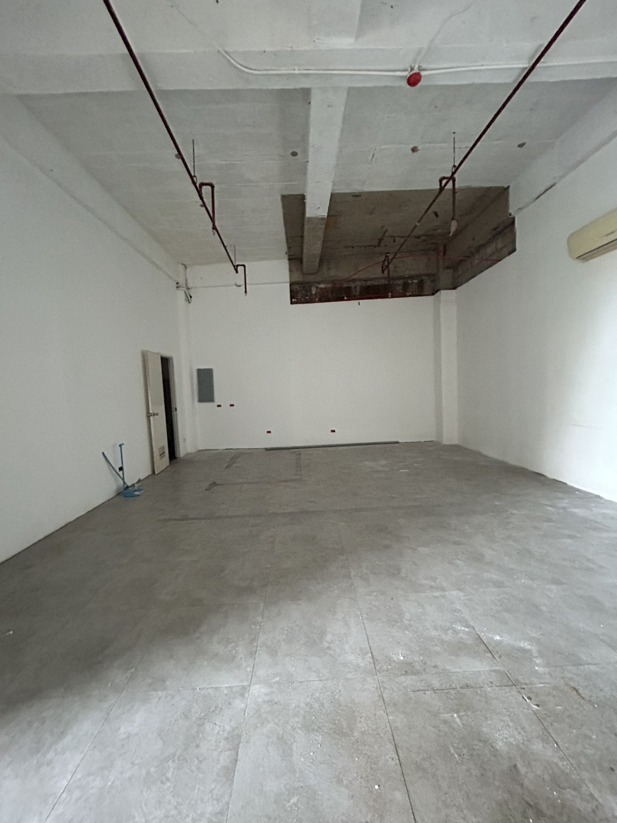 Commercial Space for Rent in Mabolo Cebu City – 68 sqm 2nd Floor | Near Hotels, Banks & Lifestyle Hubs https://rent.ph/uploads/0016/16244/2026/01/26/52.jpg