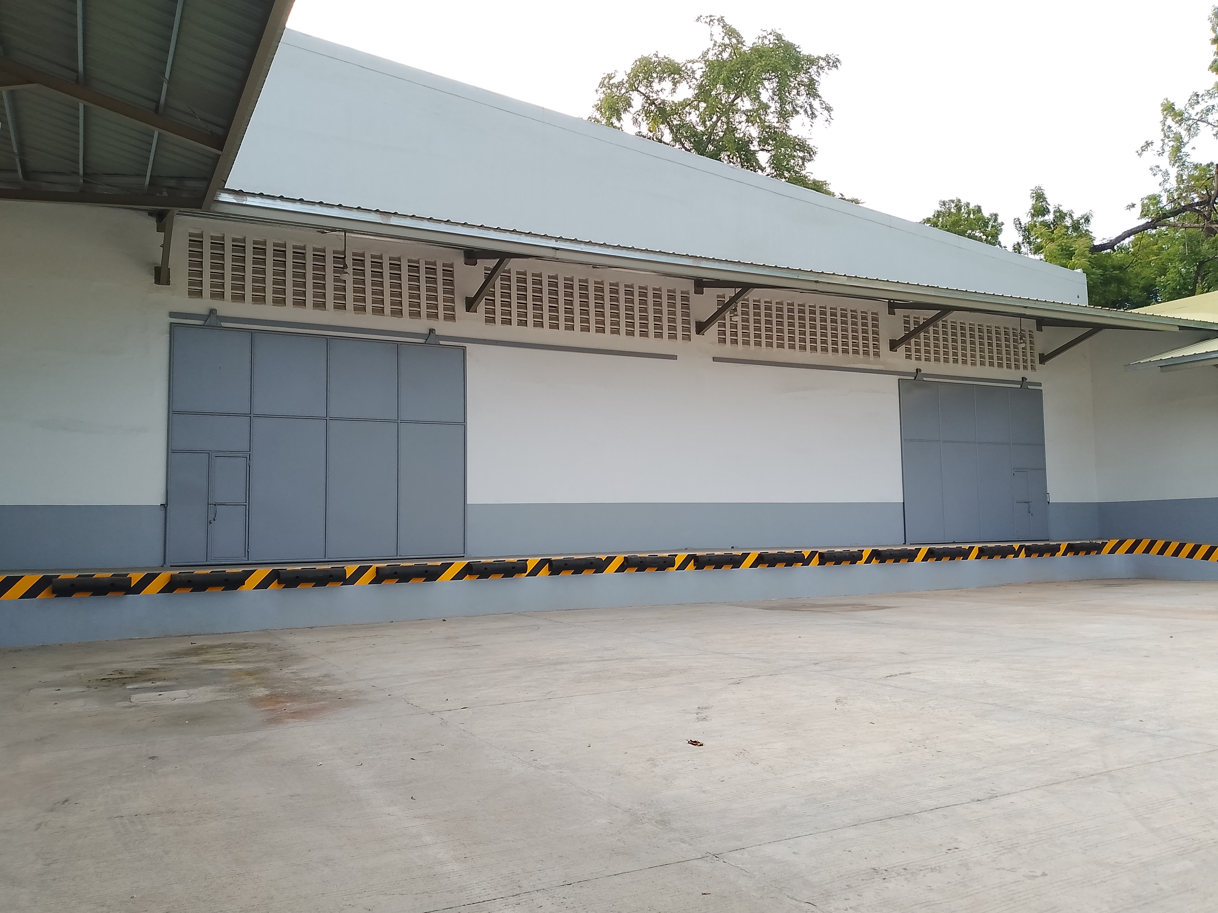 FOR LEASE: Spacious Warehouse Along Sasa Highway, Davao City 🚛 https://rent.ph/uploads/0018/18968/2025/11/21/img-20251031-162724-464.jpg