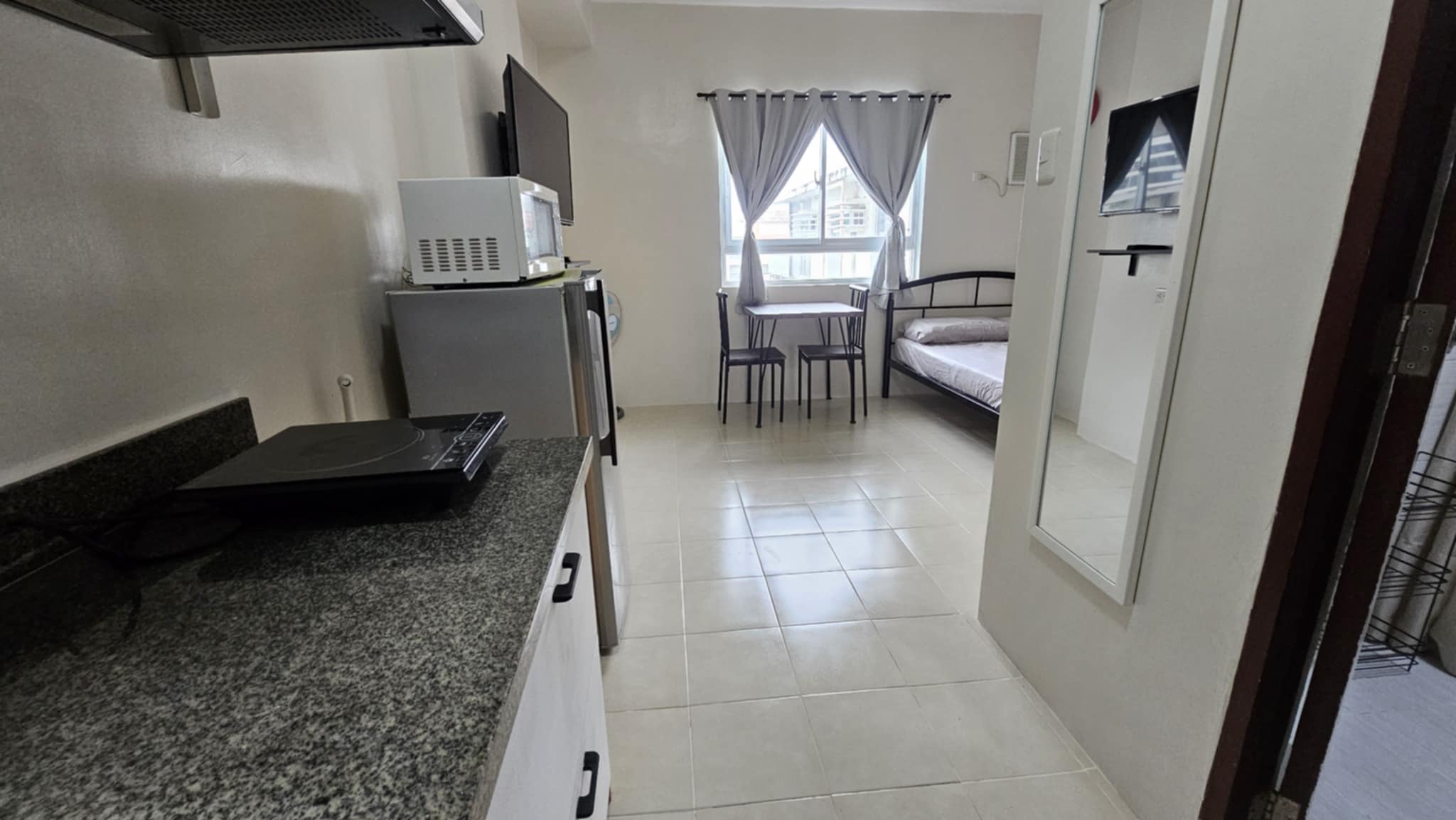 🏡 Newly Renovated Studio Unit for Rent – Prime Location near JY Square Lahug https://rent.ph/uploads/0019/19153/2025/06/20/3f080647-3507-4a85-b183-eba753d97202.jpg