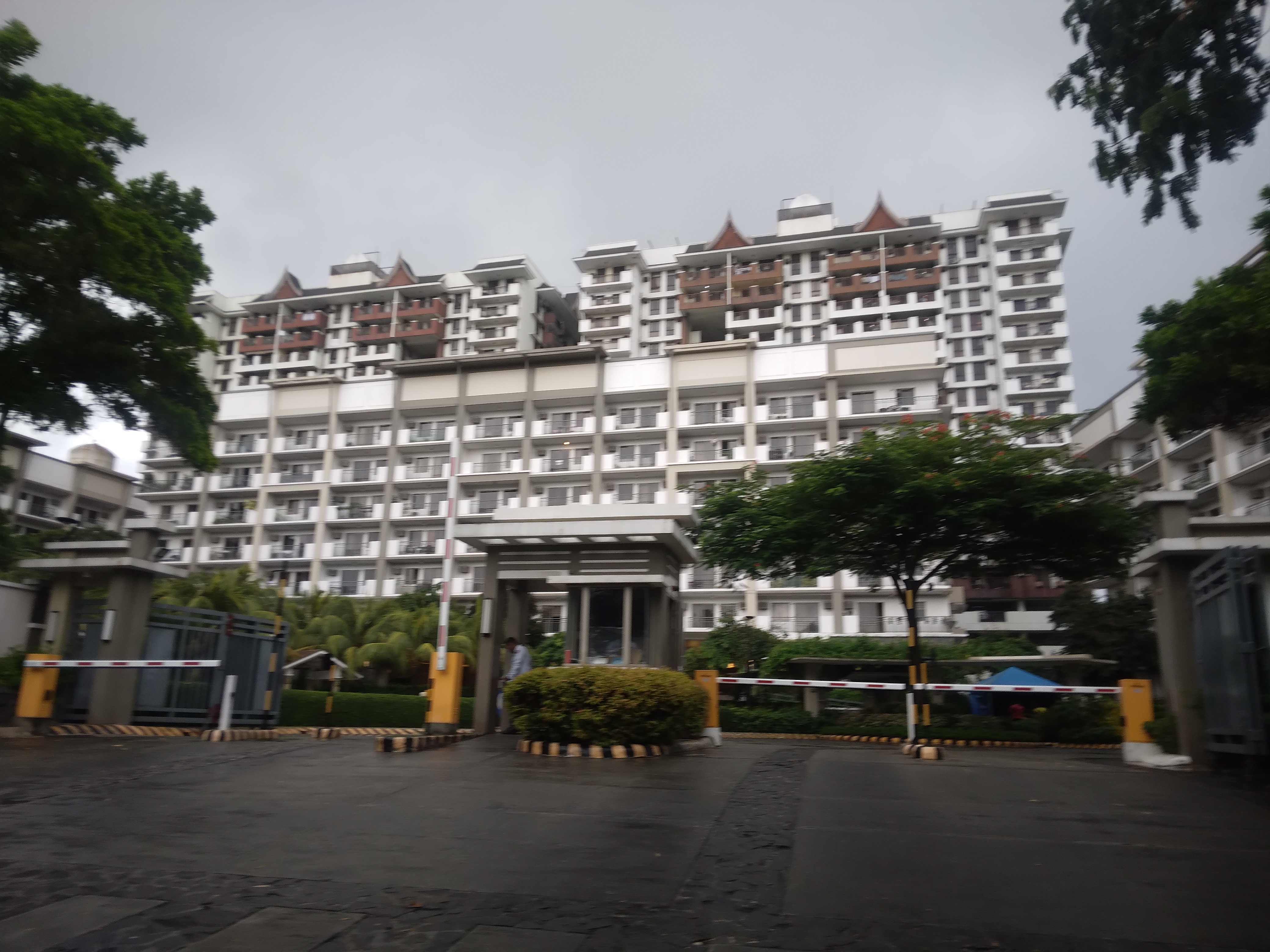 2 bedrooms bare unit with balcony @ Acacia Estates Taguig City https://rent.ph/uploads/0019/19601/2025/08/25/20250705-114733.jpg