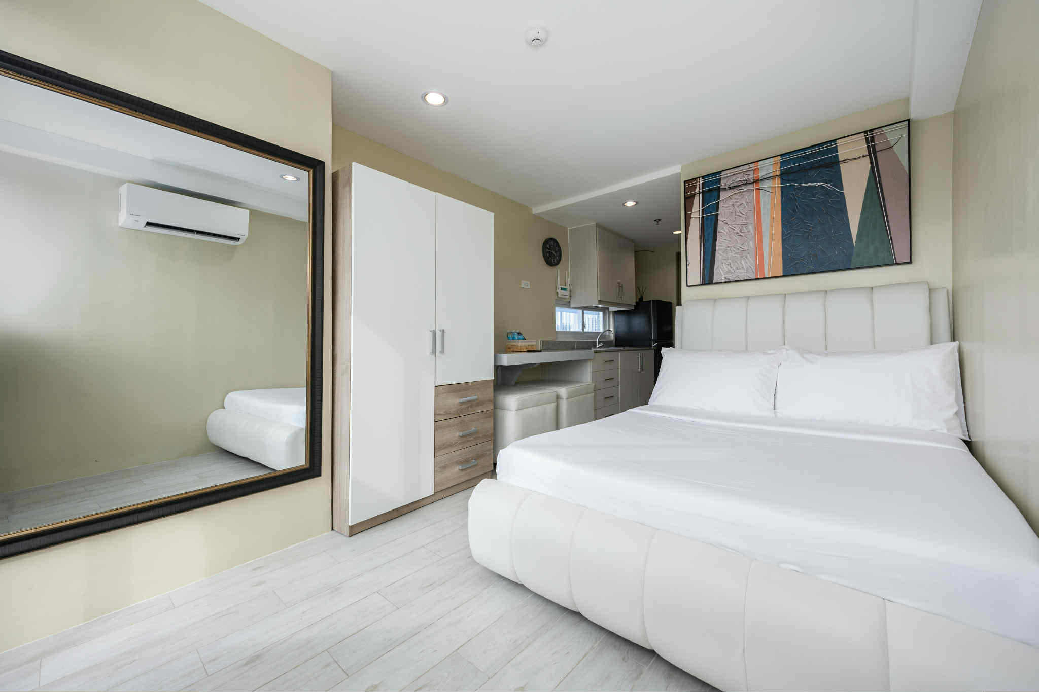 FOR RENT – Fully furnished studio unit with Seaview Balcony at CITYSCAPE GRAND TOWER walking distance to AYALA MALL CEBU https://rent.ph/uploads/0019/19741/2025/09/27/attzmg2xdhuueabll8gmz-mhwzpxh3ebfb9wkpa-dxpc1y.jpeg