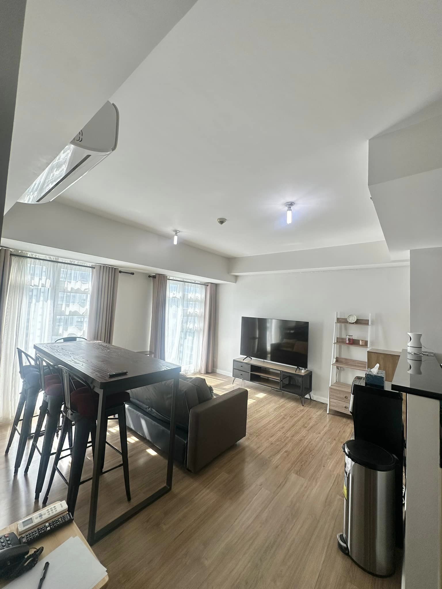 Corner 2BR with Balcony and Parking for RENT Solinea, Cebu business park, Cebu City https://rent.ph/uploads/0020/20483/2026/03/27/1.jpg