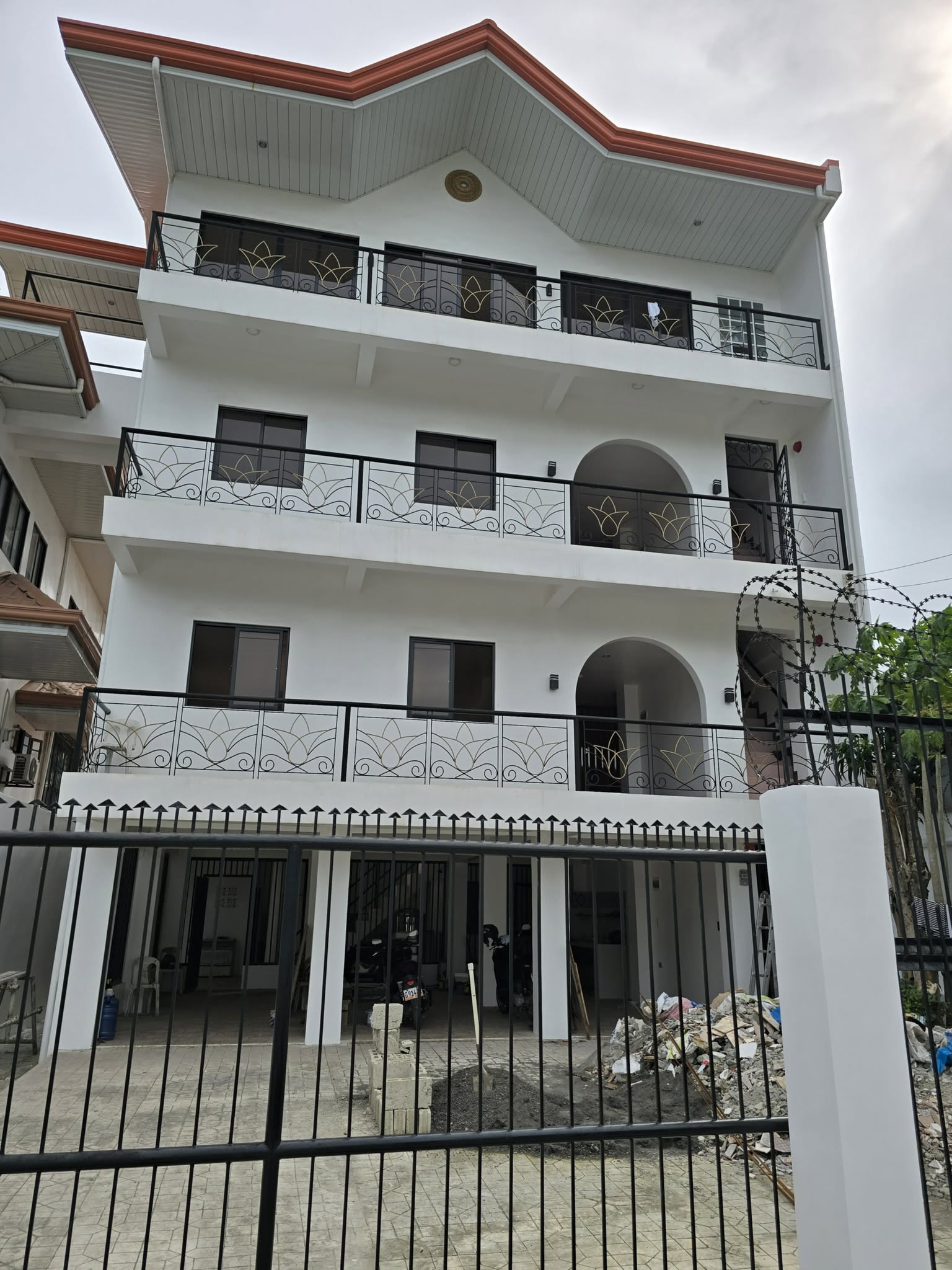 🚨 FOR LEASE: NEWLY RENOVATED COMMERCIAL BUILDING IN MACTAN! 🚨 https://rent.ph/uploads/0023/23758/2026/04/12/611994968-1547445619846408-8610652590951664052-n.jpg